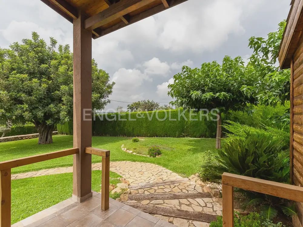 3 bedroom Wooden Home for rent in Torrent with pool garage - € 1,950 (Ref: 9898308)