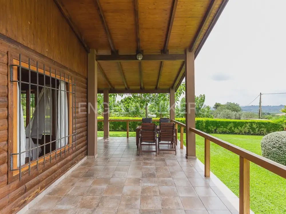 3 bedroom Wooden Home for rent in Torrent with pool garage - € 1,950 (Ref: 9898308)
