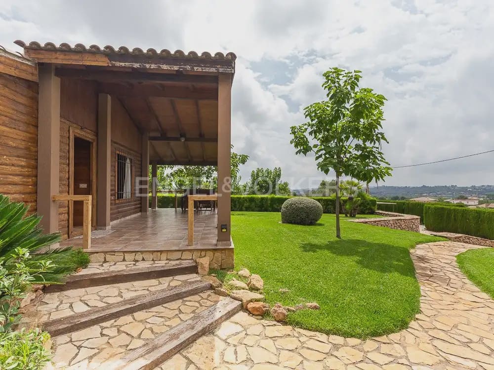 3 bedroom Wooden Home for rent in Torrent with pool garage - € 1,950 (Ref: 9898308)