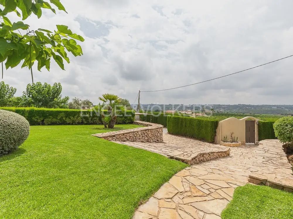 3 bedroom Wooden Home for rent in Torrent with pool garage - € 1,950 (Ref: 9898308)