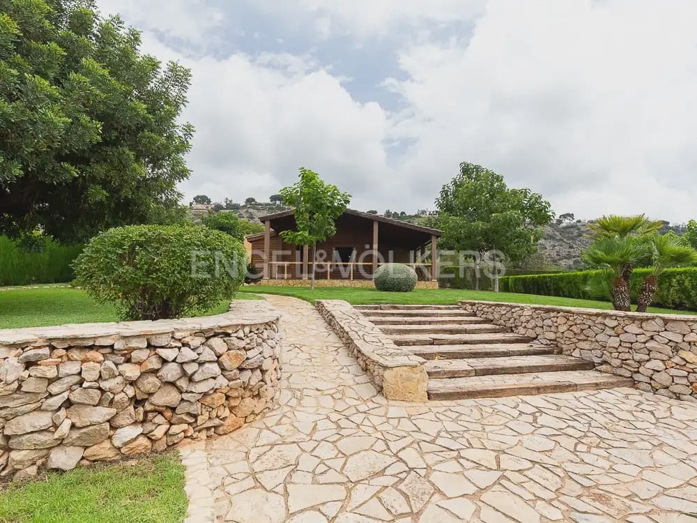 3 bedroom Wooden Home for rent in Torrent with pool garage - € 1,950 (Ref: 9898308)