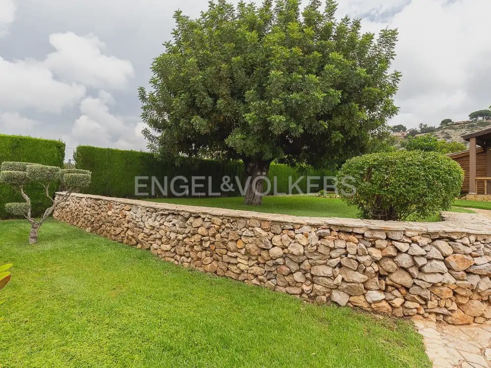 3 bedroom Wooden Home for rent in Torrent with pool garage - € 1,950 (Ref: 9898308)