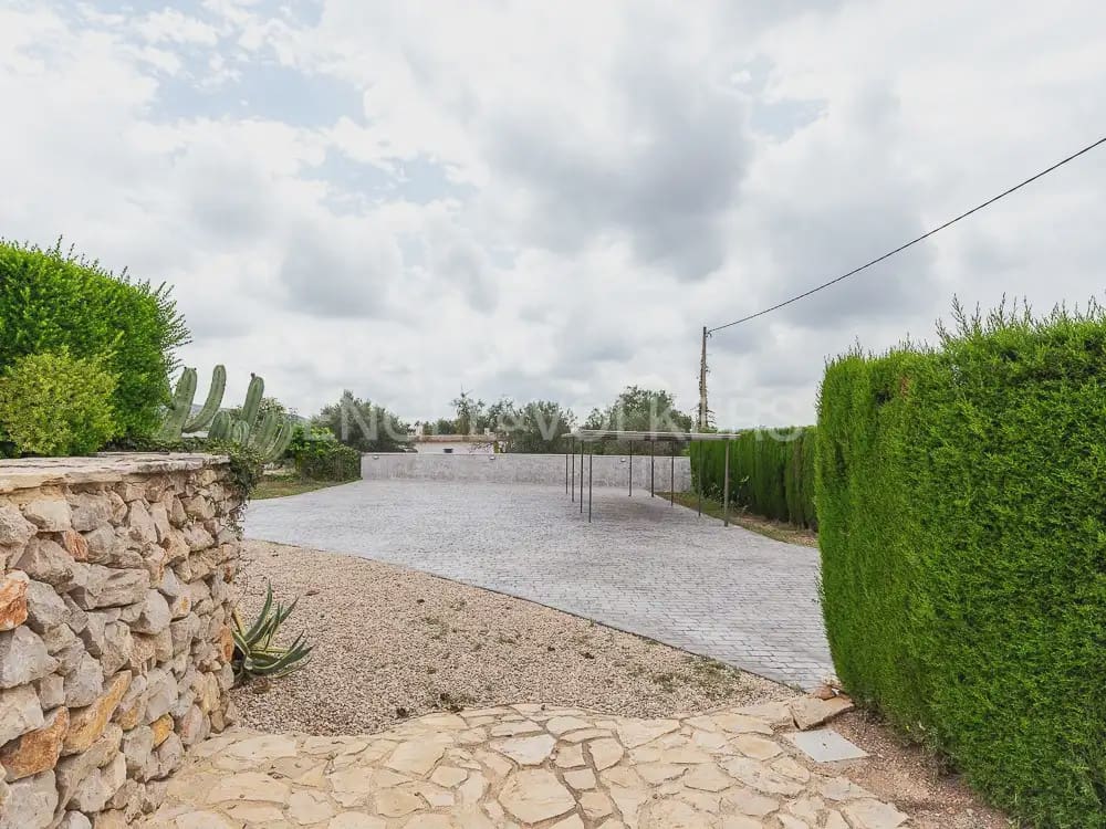 3 bedroom Wooden Home for rent in Torrent with pool garage - € 1,950 (Ref: 9898308)