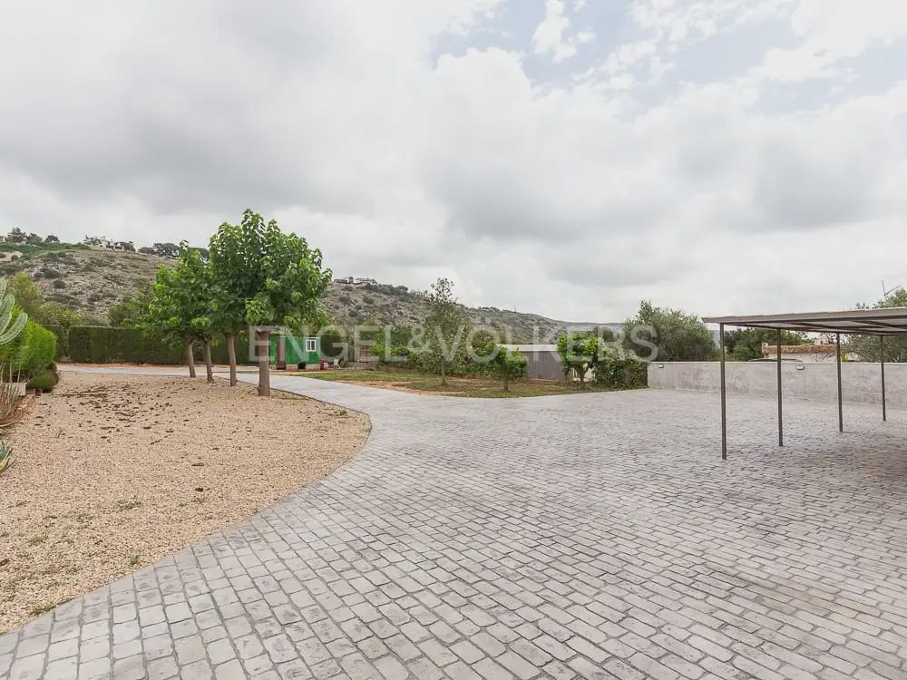 3 bedroom Wooden Home for rent in Torrent with pool garage - € 1,950 (Ref: 9898308)