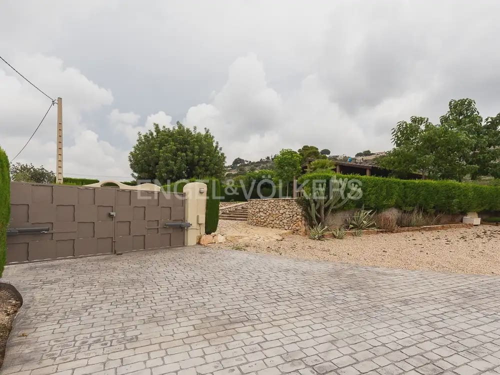 3 bedroom Wooden Home for rent in Torrent with pool garage - € 1,950 (Ref: 9898308)