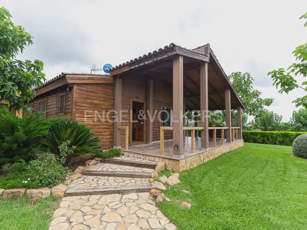 3 bedroom Wooden Home for rent in Torrent with pool garage - € 1,950 (Ref: 9898308)