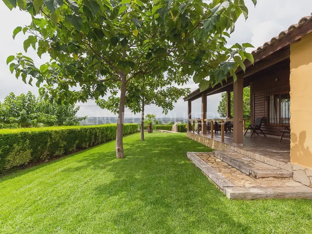 3 bedroom Wooden Home for rent in Torrent with pool garage - € 1,950 (Ref: 9898308)