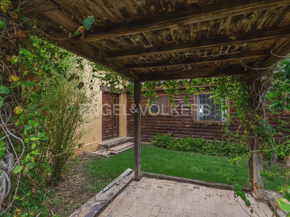 3 bedroom Wooden Home for rent in Torrent with pool garage - € 1,950 (Ref: 9898308)