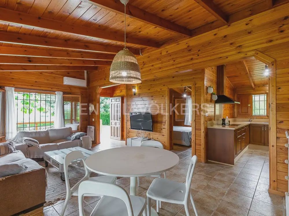 3 bedroom Wooden Home for rent in Torrent with pool garage - € 1,950 (Ref: 9898308)