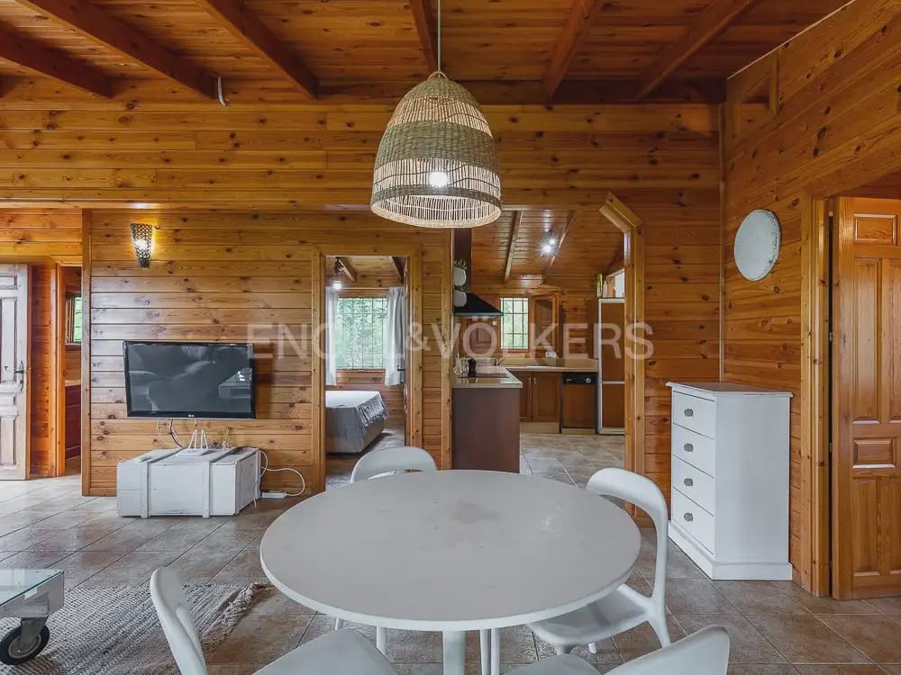 3 bedroom Wooden Home for rent in Torrent with pool garage - € 1,950 (Ref: 9898308)