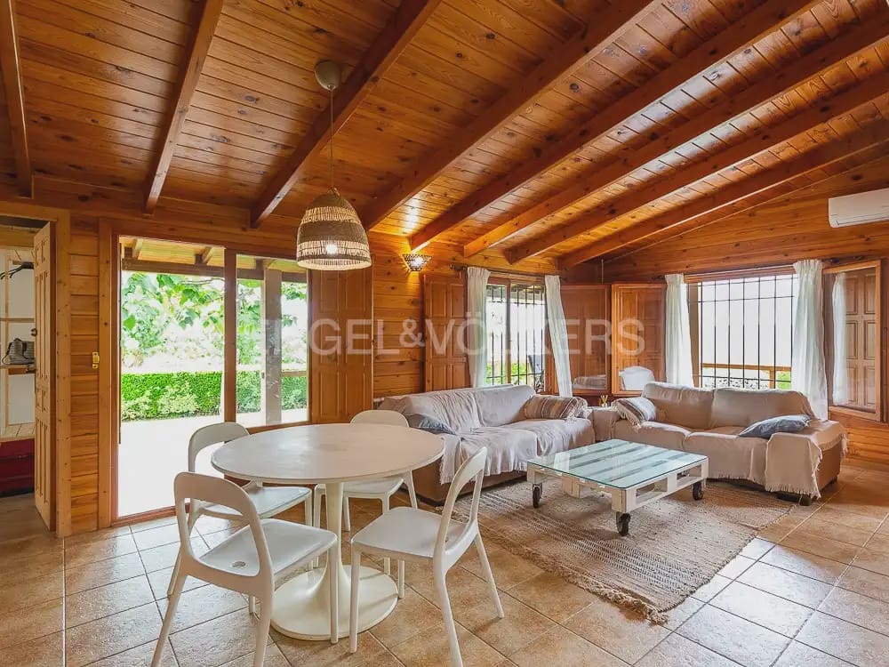 3 bedroom Wooden Home for rent in Torrent with pool garage - € 1,950 (Ref: 9898308)