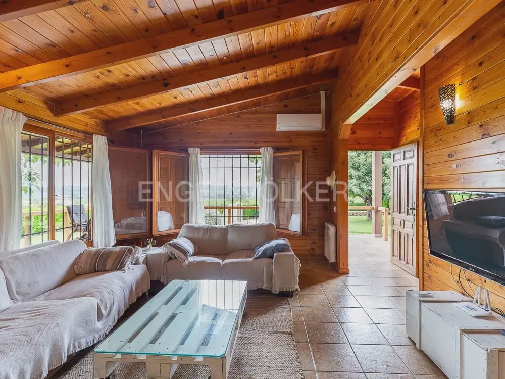 3 bedroom Wooden Home for rent in Torrent with pool garage - € 1,950 (Ref: 9898308)