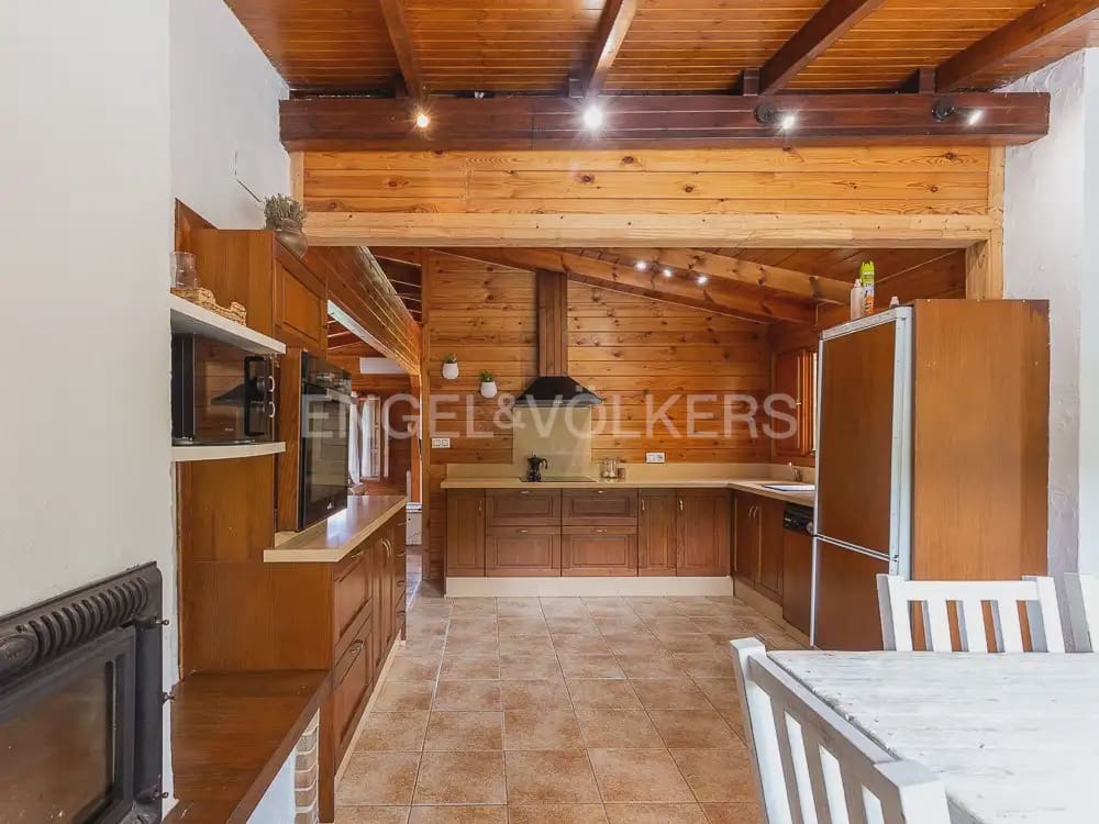 3 bedroom Wooden Home for rent in Torrent with pool garage - € 1,950 (Ref: 9898308)
