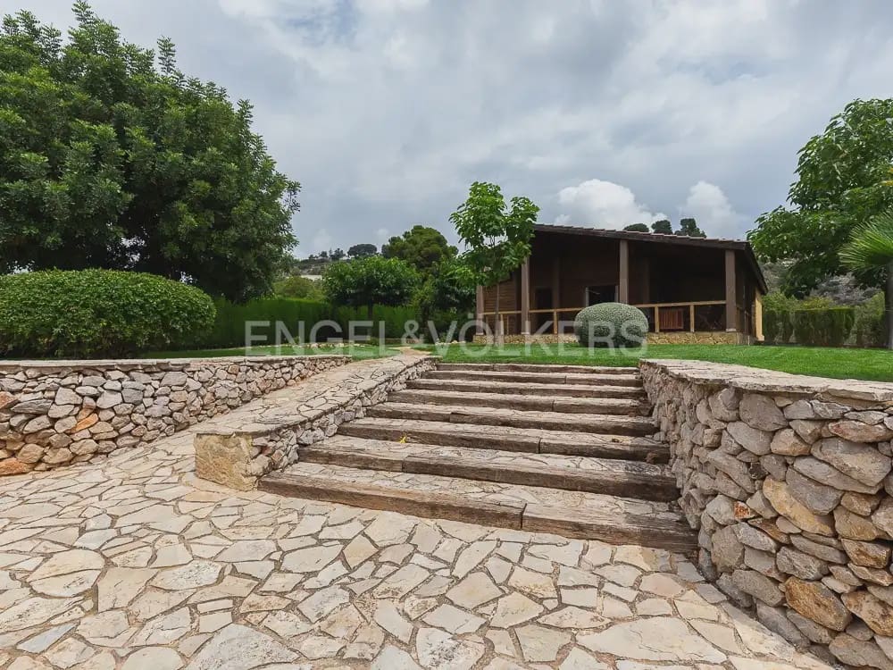 3 bedroom Wooden Home for rent in Torrent with pool garage - € 1,950 (Ref: 9898308)