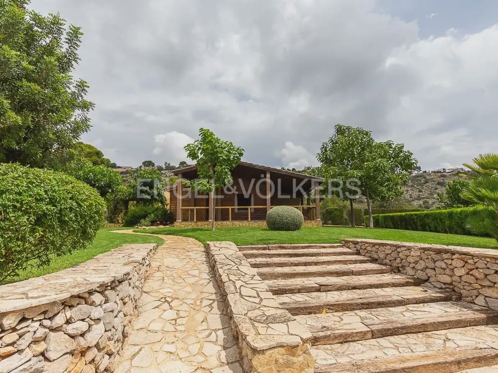 3 bedroom Wooden Home for rent in Torrent with pool garage - € 1,950 (Ref: 9898308)