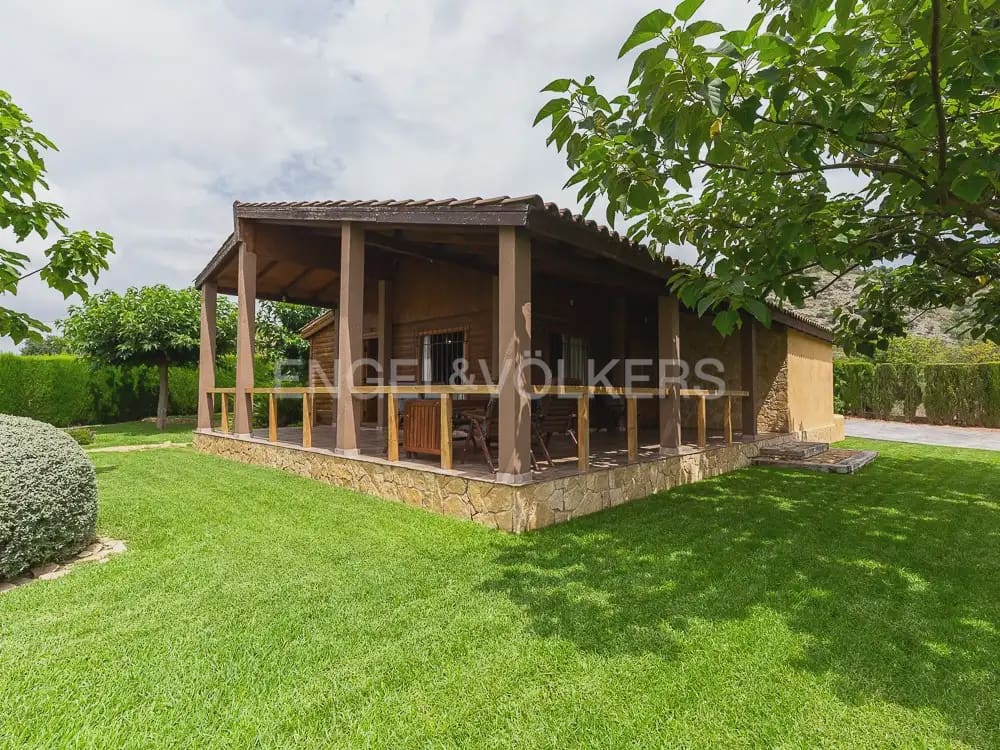 3 bedroom Wooden Home for rent in Torrent with pool garage - € 1,950 (Ref: 9898308)