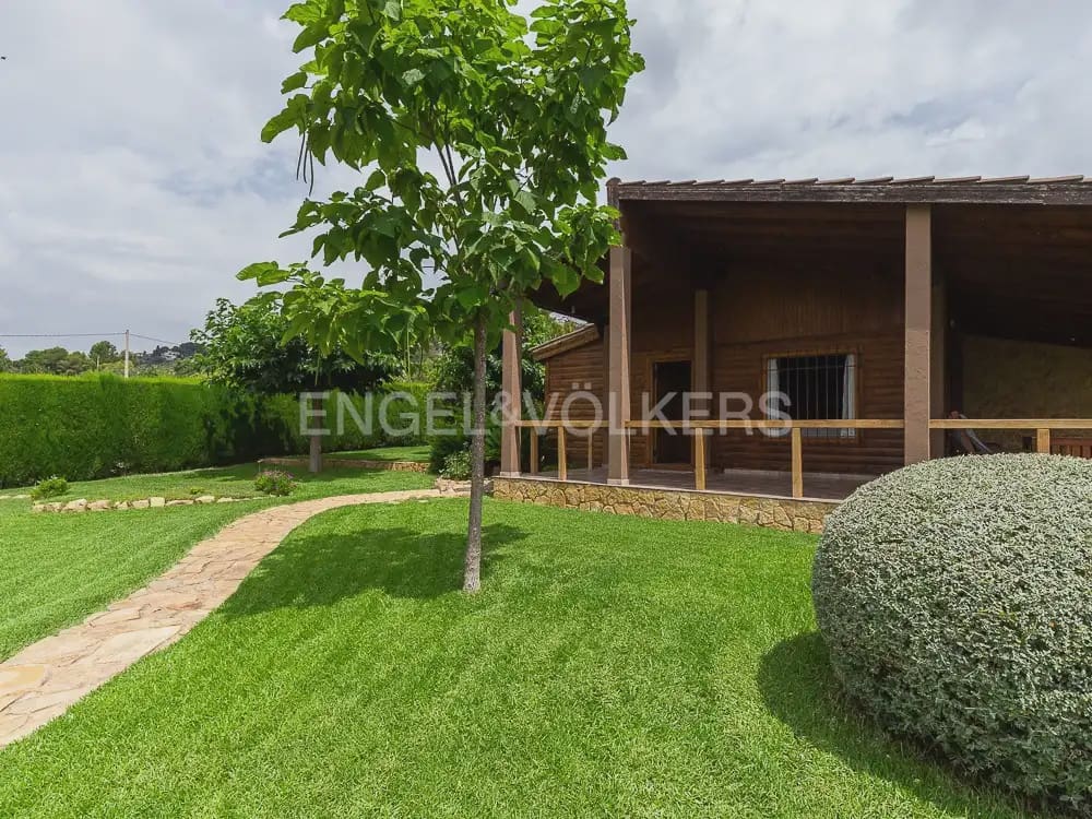 3 bedroom Wooden Home for rent in Torrent with pool garage - € 1,950 (Ref: 9898308)