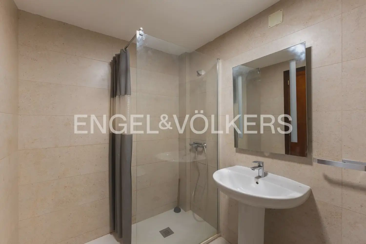 4 Zimmer Penthouse zu vermieten in Valencia Stadt - 1.750 € (Ref: 9898309)