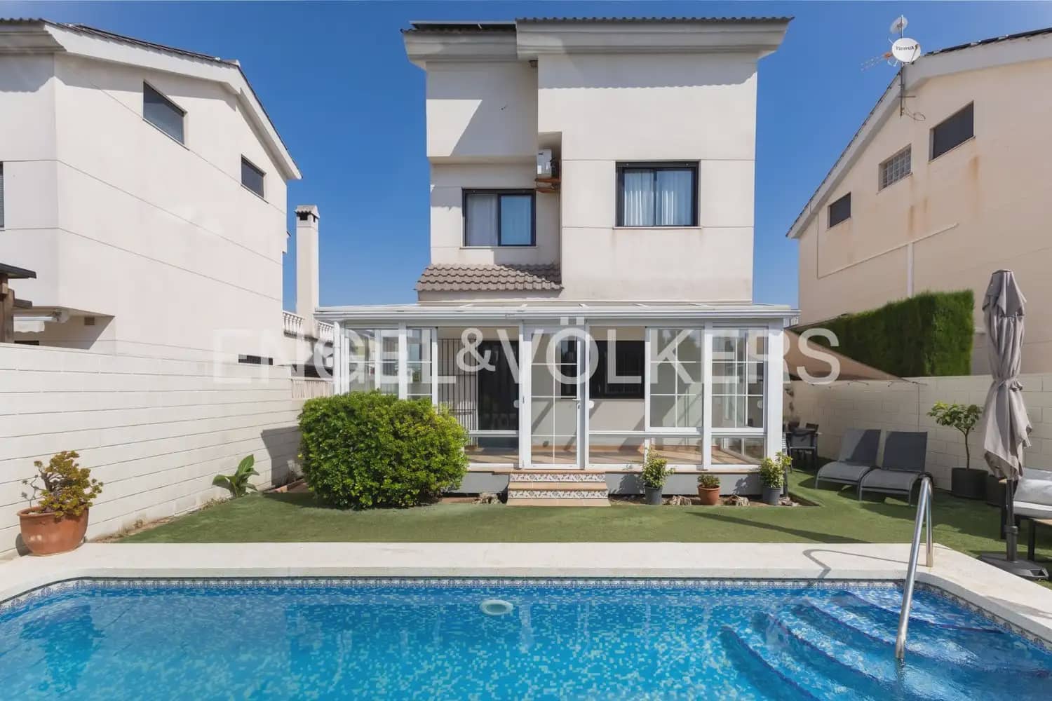 2 bedroom Villa for rent in Daimus with pool - € 3,000 (Ref: 9898310)