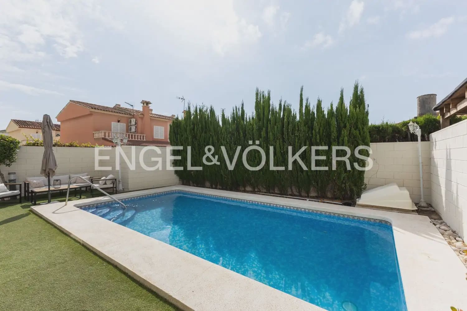 2 bedroom Villa for rent in Daimus with pool - € 3,000 (Ref: 9898310)