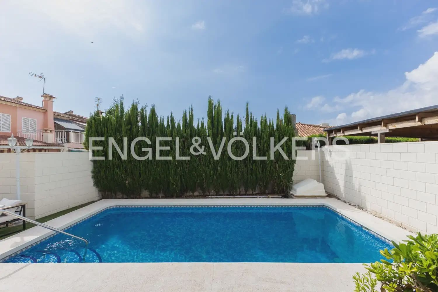2 bedroom Villa for rent in Daimus with pool - € 3,000 (Ref: 9898310)