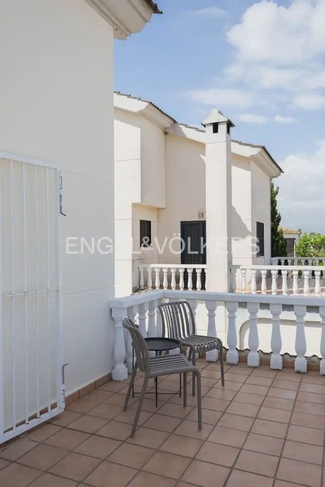 2 bedroom Villa for rent in Daimus with pool - € 3,000 (Ref: 9898310)