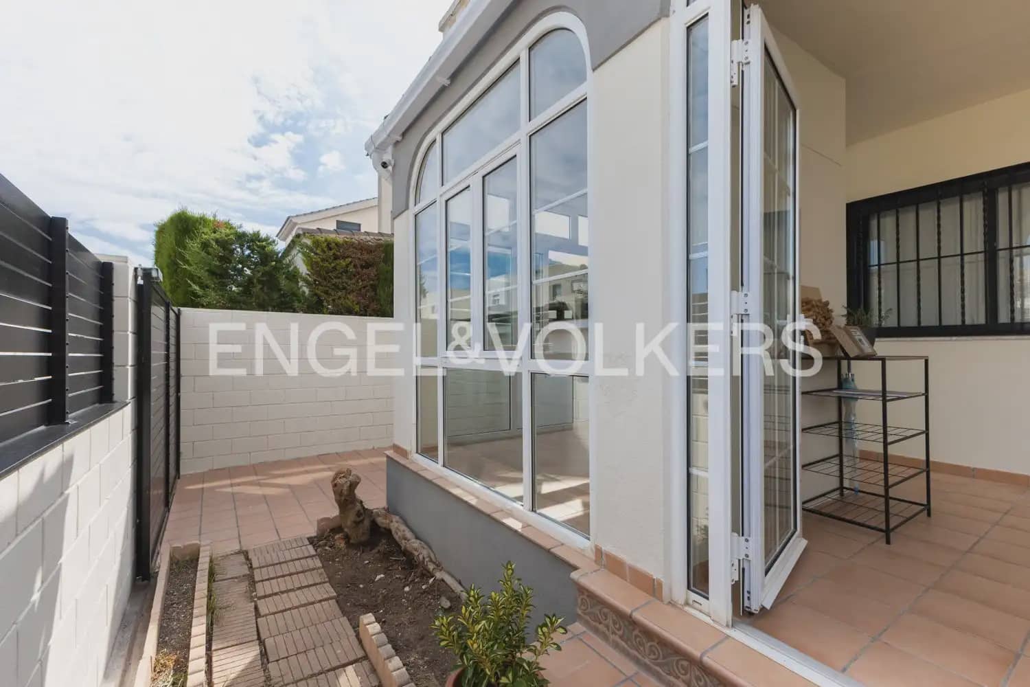 2 bedroom Villa for rent in Daimus with pool - € 3,000 (Ref: 9898310)