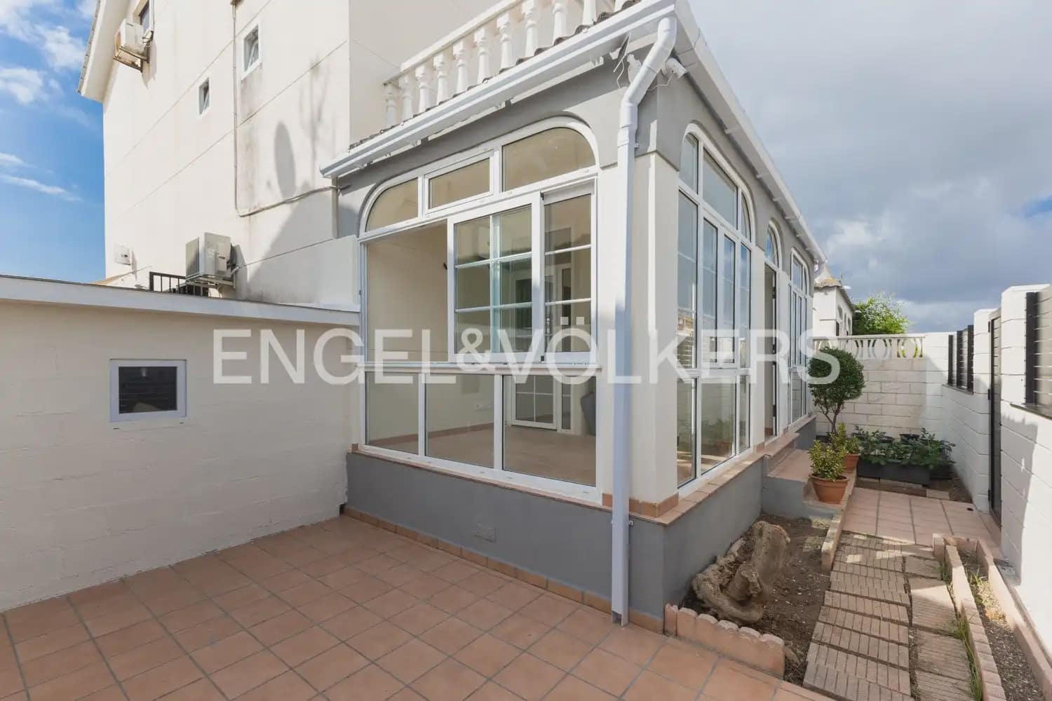 2 bedroom Villa for rent in Daimus with pool - € 3,000 (Ref: 9898310)