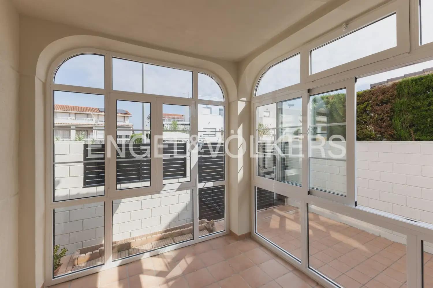 2 bedroom Villa for rent in Daimus with pool - € 3,000 (Ref: 9898310)