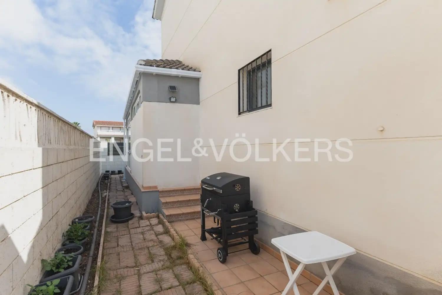 2 bedroom Villa for rent in Daimus with pool - € 3,000 (Ref: 9898310)