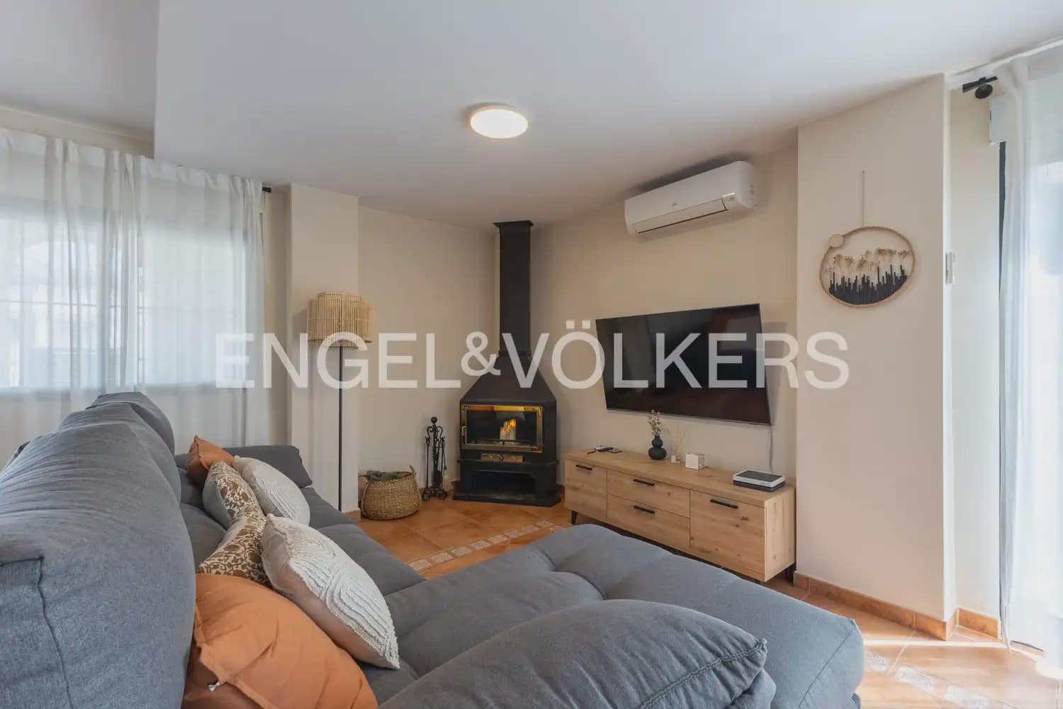 2 bedroom Villa for rent in Daimus with pool - € 3,000 (Ref: 9898310)