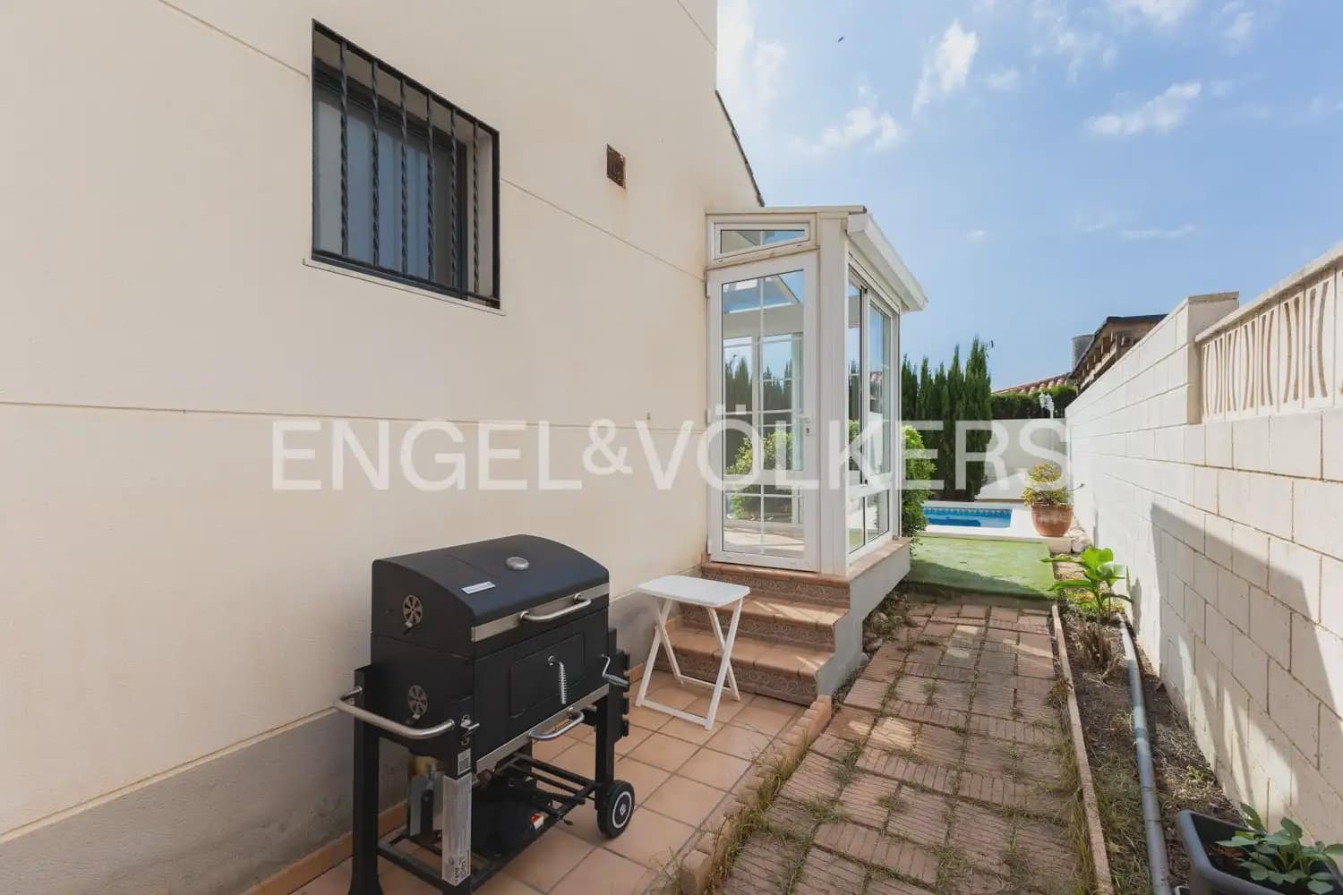 2 bedroom Villa for rent in Daimus with pool - € 3,000 (Ref: 9898310)