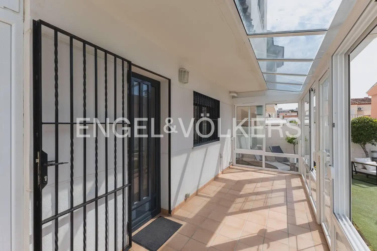 2 bedroom Villa for rent in Daimus with pool - € 3,000 (Ref: 9898310)