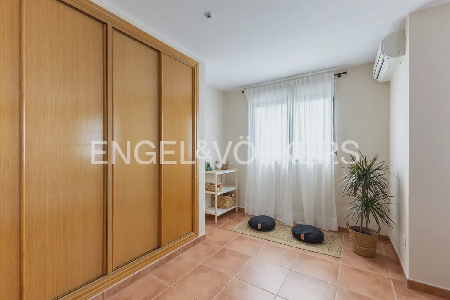 2 bedroom Villa for rent in Daimus with pool - € 3,000 (Ref: 9898310)
