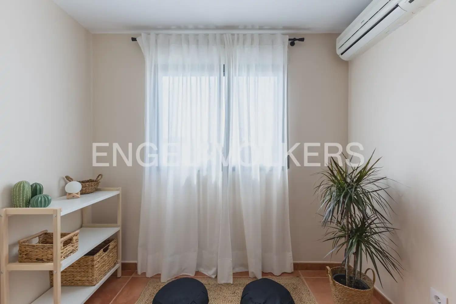 2 bedroom Villa for rent in Daimus with pool - € 3,000 (Ref: 9898310)