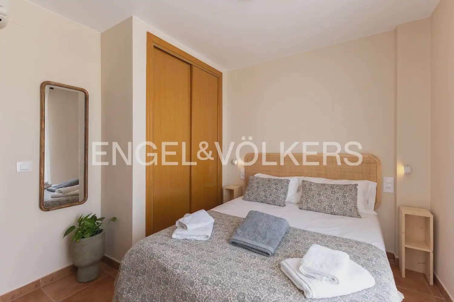 2 bedroom Villa for rent in Daimus with pool - € 3,000 (Ref: 9898310)