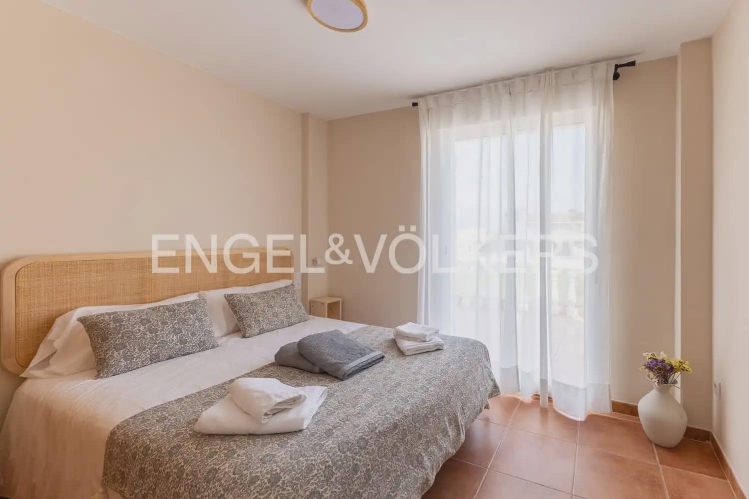 2 bedroom Villa for rent in Daimus with pool - € 3,000 (Ref: 9898310)