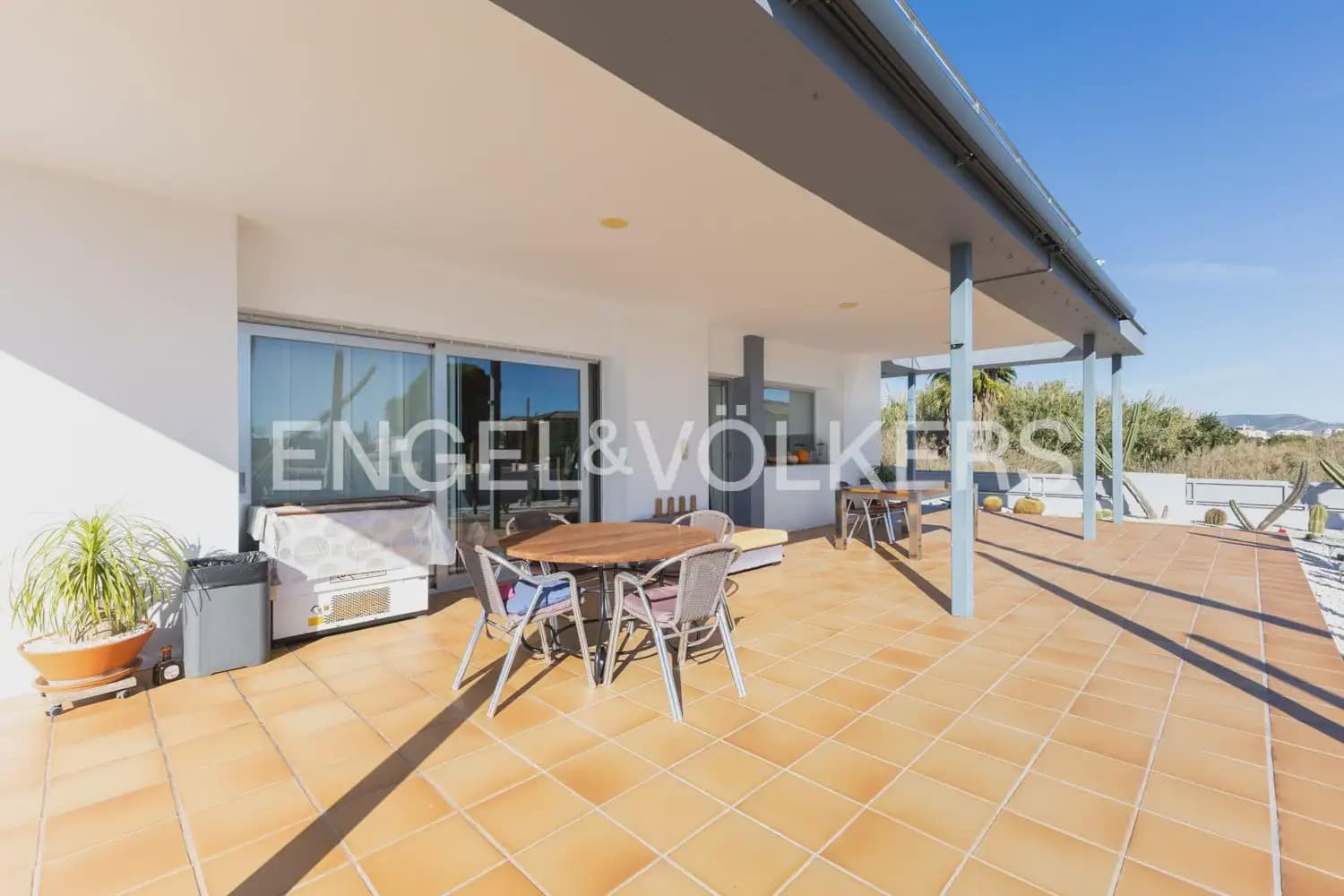 4 bedroom Villa for sale in Castello de la Plana with garage - € 790,000 (Ref: 9898311)