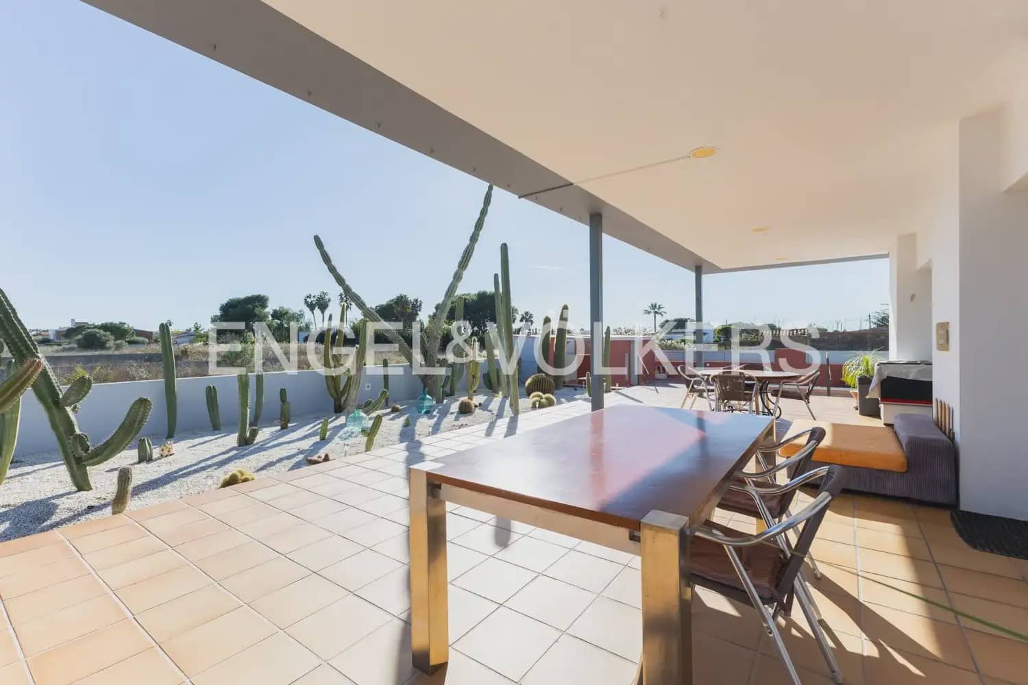 4 bedroom Villa for sale in Castello de la Plana with garage - € 790,000 (Ref: 9898311)