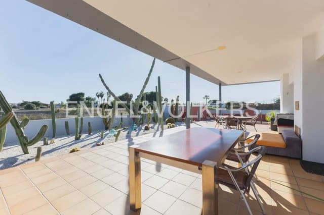4 bedroom Villa for sale in El Grau de Castelló, Castelló de la Plana with garage - € 790,000 (Ref: 9898311)