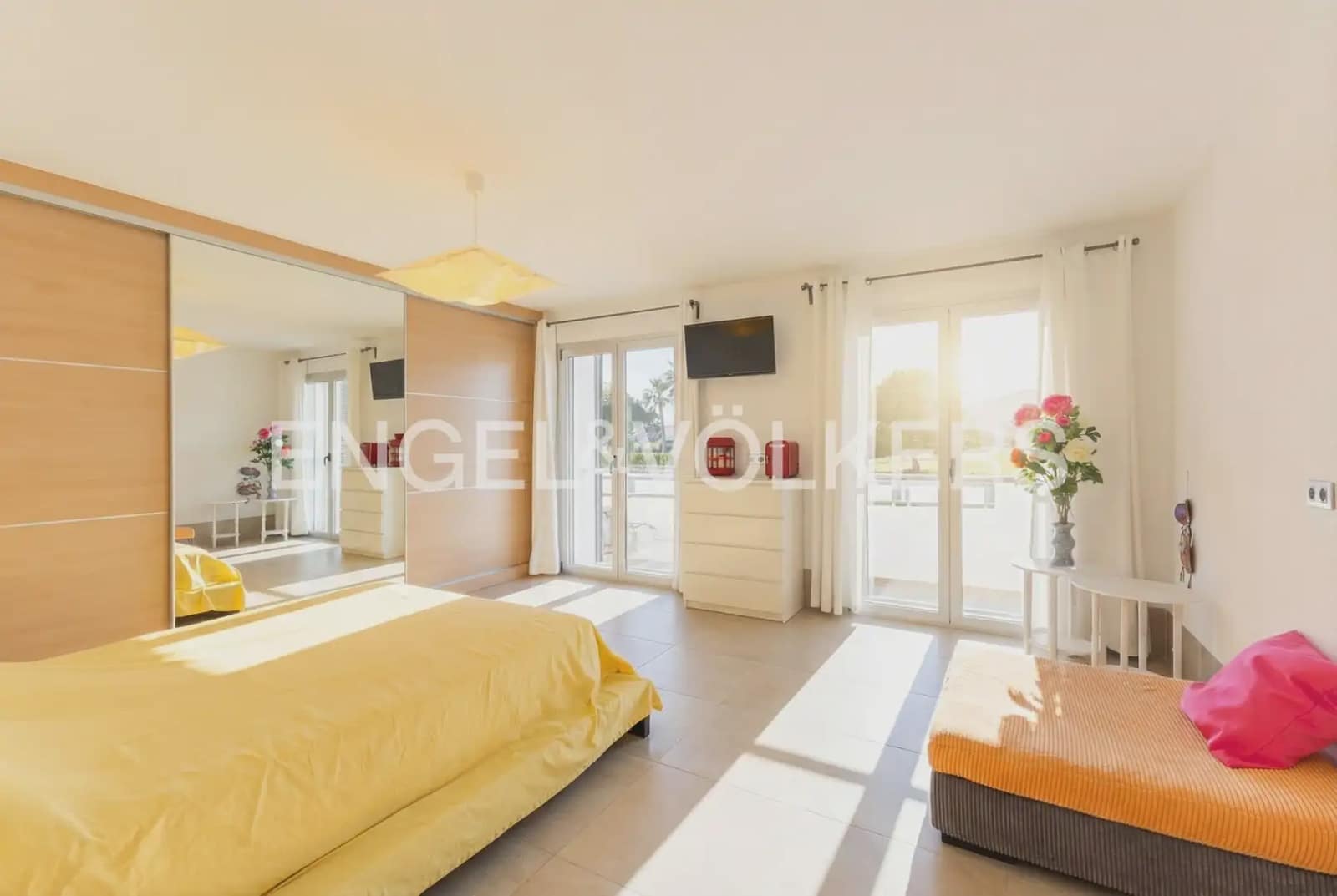 4 bedroom Villa for sale in Castello de la Plana with garage - € 790,000 (Ref: 9898311)