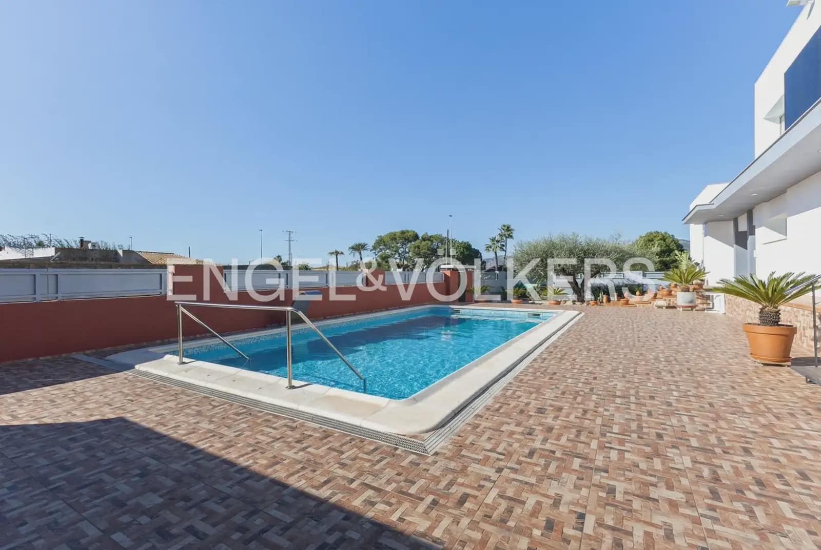 4 bedroom Villa for sale in Castello de la Plana with garage - € 790,000 (Ref: 9898311)