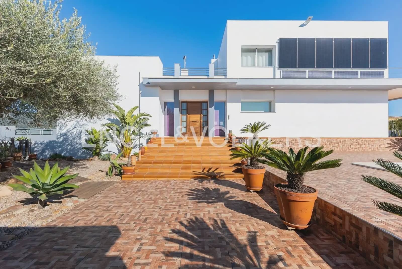 4 bedroom Villa for sale in Castello de la Plana with garage - € 790,000 (Ref: 9898311)