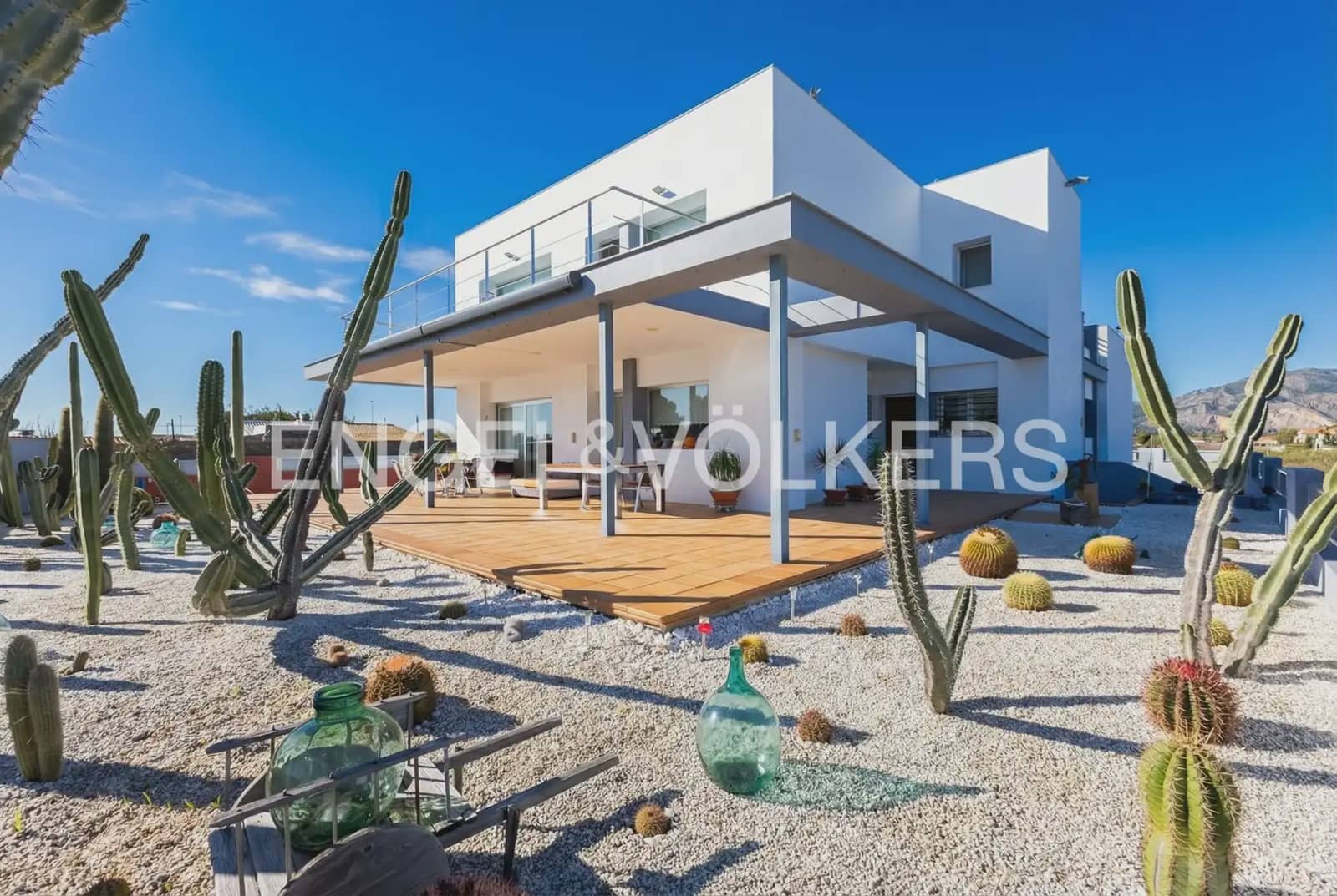 4 bedroom Villa for sale in Castello de la Plana with garage - € 790,000 (Ref: 9898311)
