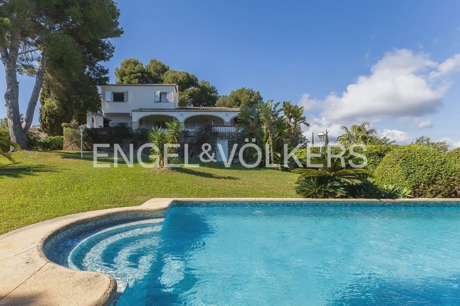 8 bedroom Villa for sale in Javea / Xabia with pool - € 2,350,000 (Ref: 9898312)