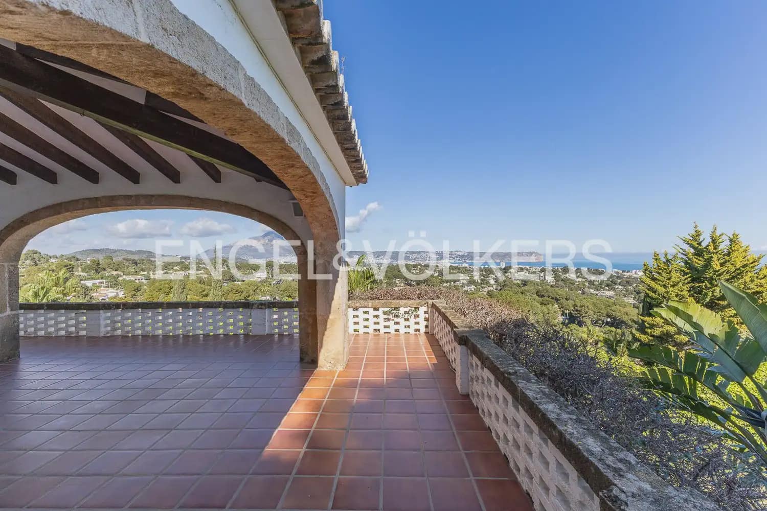 8 bedroom Villa for sale in Javea / Xabia with pool - € 2,350,000 (Ref: 9898312)