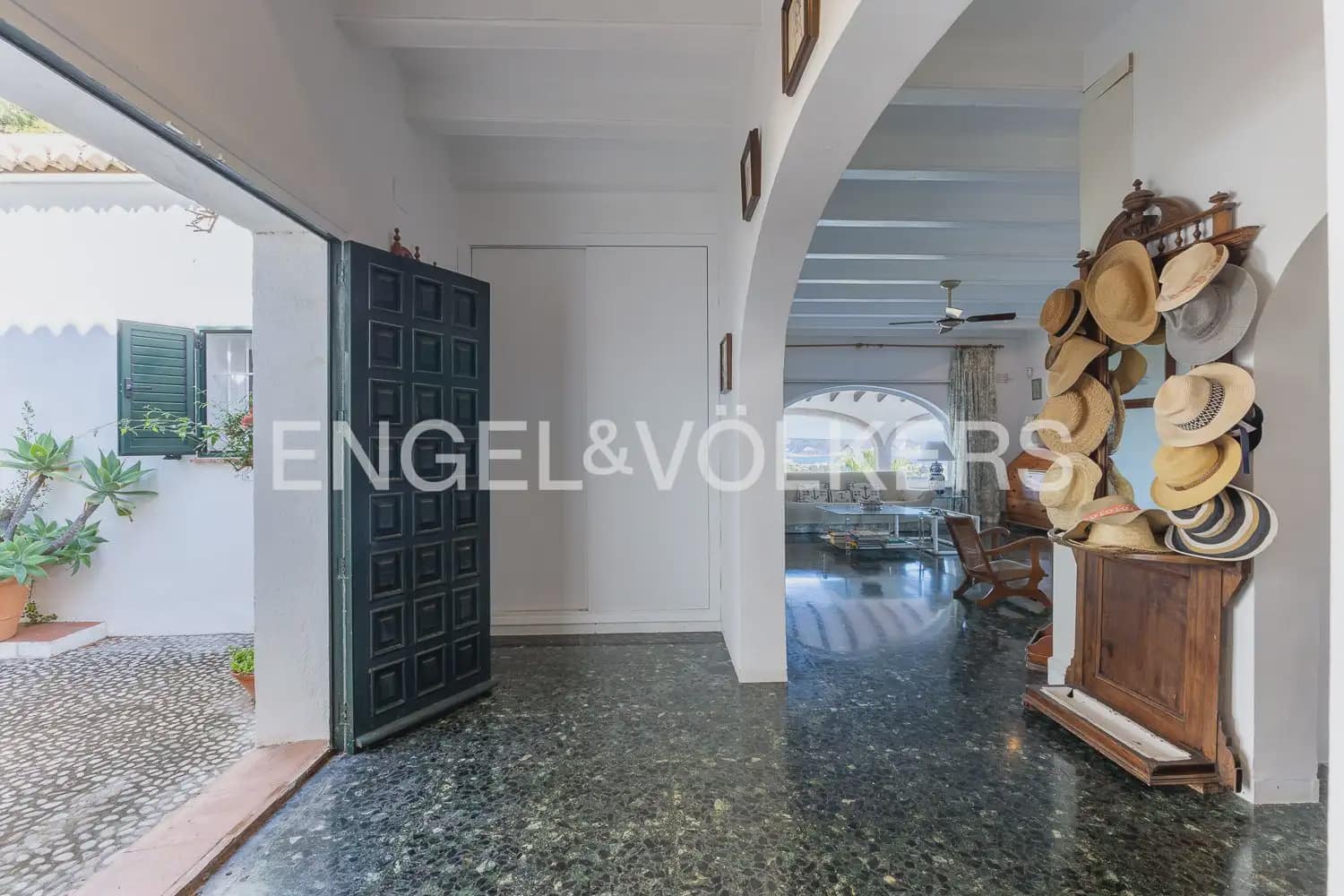 8 bedroom Villa for sale in Javea / Xabia with pool - € 2,350,000 (Ref: 9898312)
