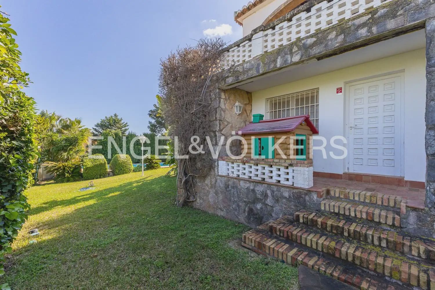 8 bedroom Villa for sale in Javea / Xabia with pool - € 2,350,000 (Ref: 9898312)