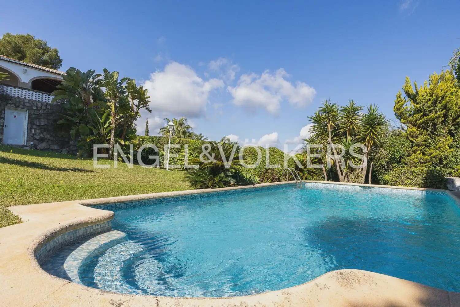 8 bedroom Villa for sale in Javea / Xabia with pool - € 2,350,000 (Ref: 9898312)