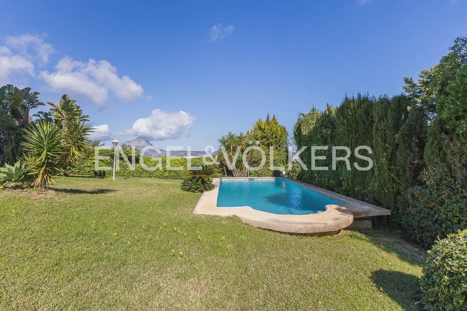 8 bedroom Villa for sale in Javea / Xabia with pool - € 2,350,000 (Ref: 9898312)